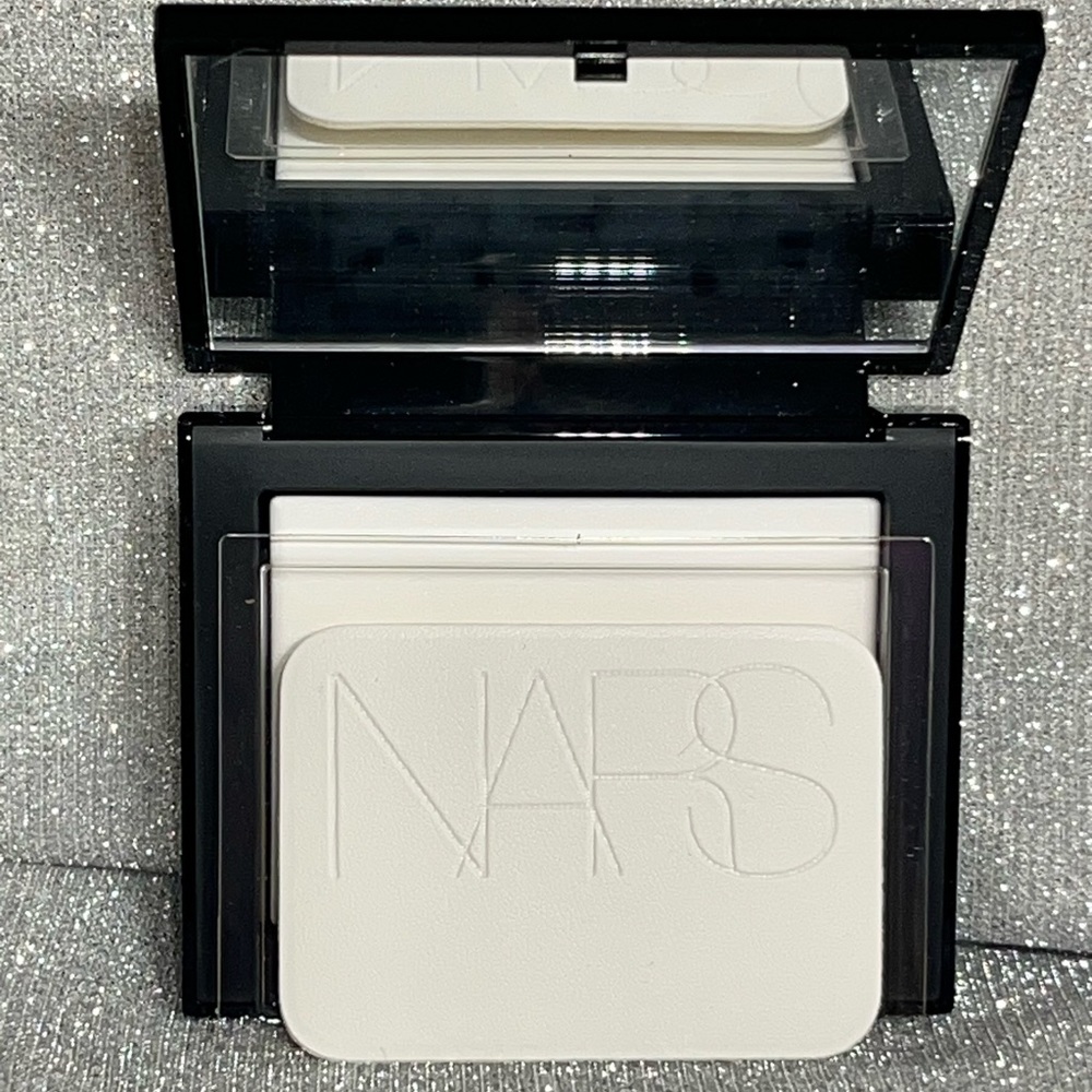 ✨NARS Translucent Crystal Pressed Powder